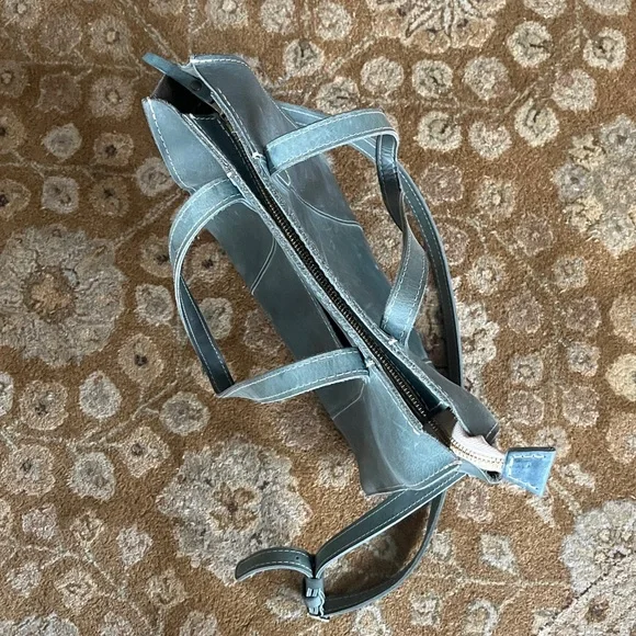 PORTLAND LEATHER CO | Large Lola Zipper Crossbody Tote - Aqua - Picture 7 of 9